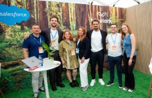 Login 2025 Konferencija - Bluelark ir Salesforce stendas